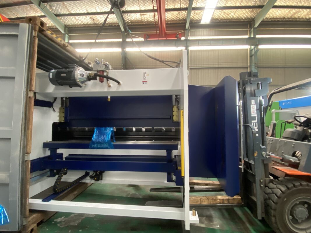 Ucrânia-WE67K-100T3200 Prensa Dobradora CNC