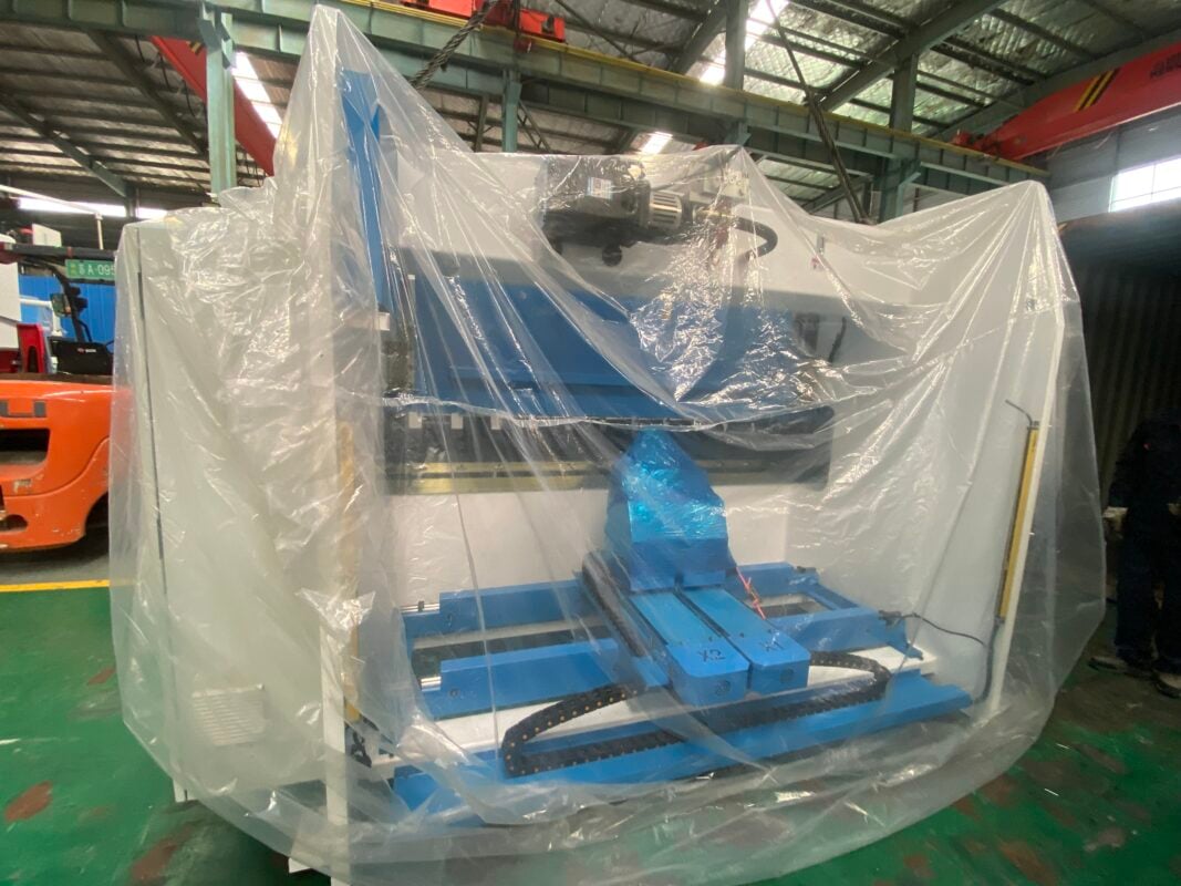 Ukraina-WE67K-125T3200 Prasa krawędziowa CNC