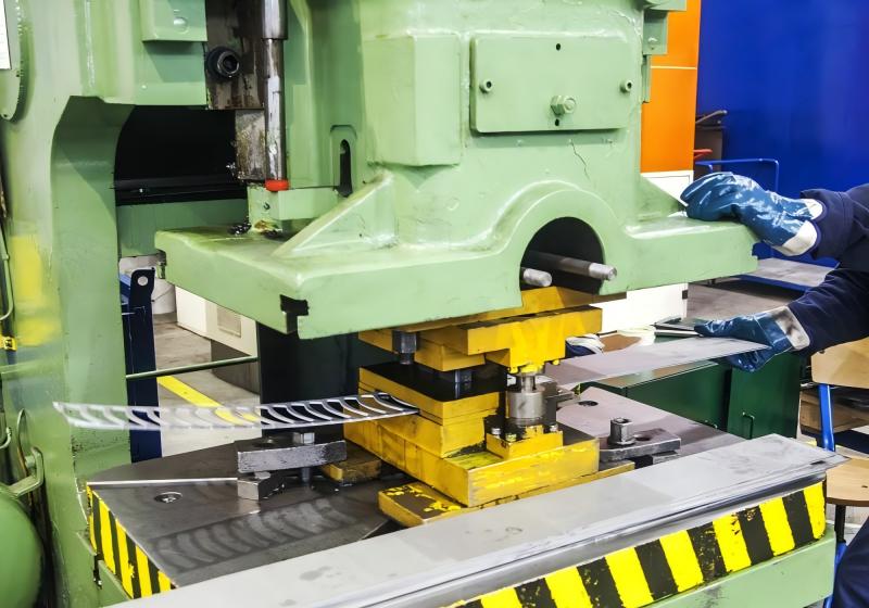 Wie wählen Sie den richtigen Stempel und die richtige Matrize für Ihre Anwendung aus?