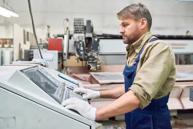 Automatisierung in Stanzmaschinen: Lohnt sich das?