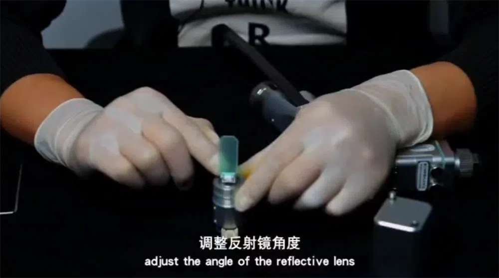 Come completare in modo efficiente la sostituzione della lente riflettente sulla testa di saldatura laser