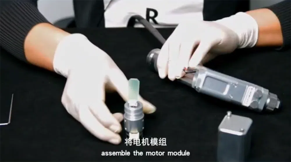 Come completare in modo efficiente la sostituzione della lente riflettente sulla testa di saldatura laser