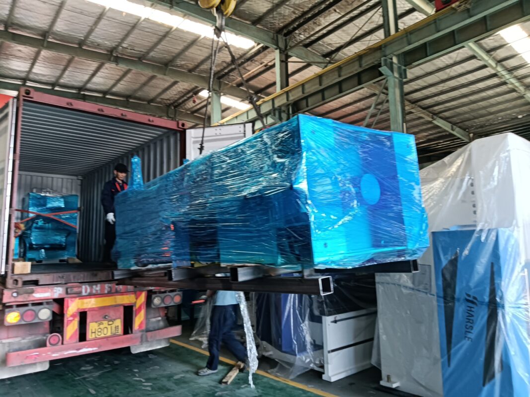 Rosja-Prasa hydrauliczna Y32-200T