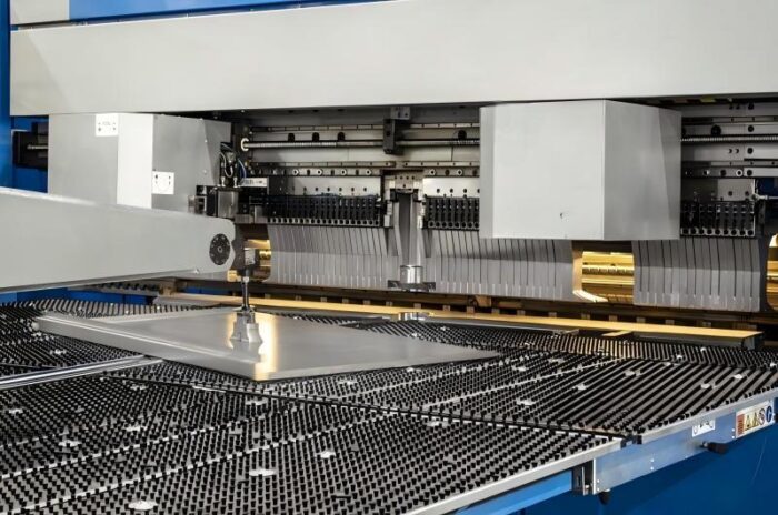 What Are the Advantages of Panel Bender in Metalworking? | HARSLE