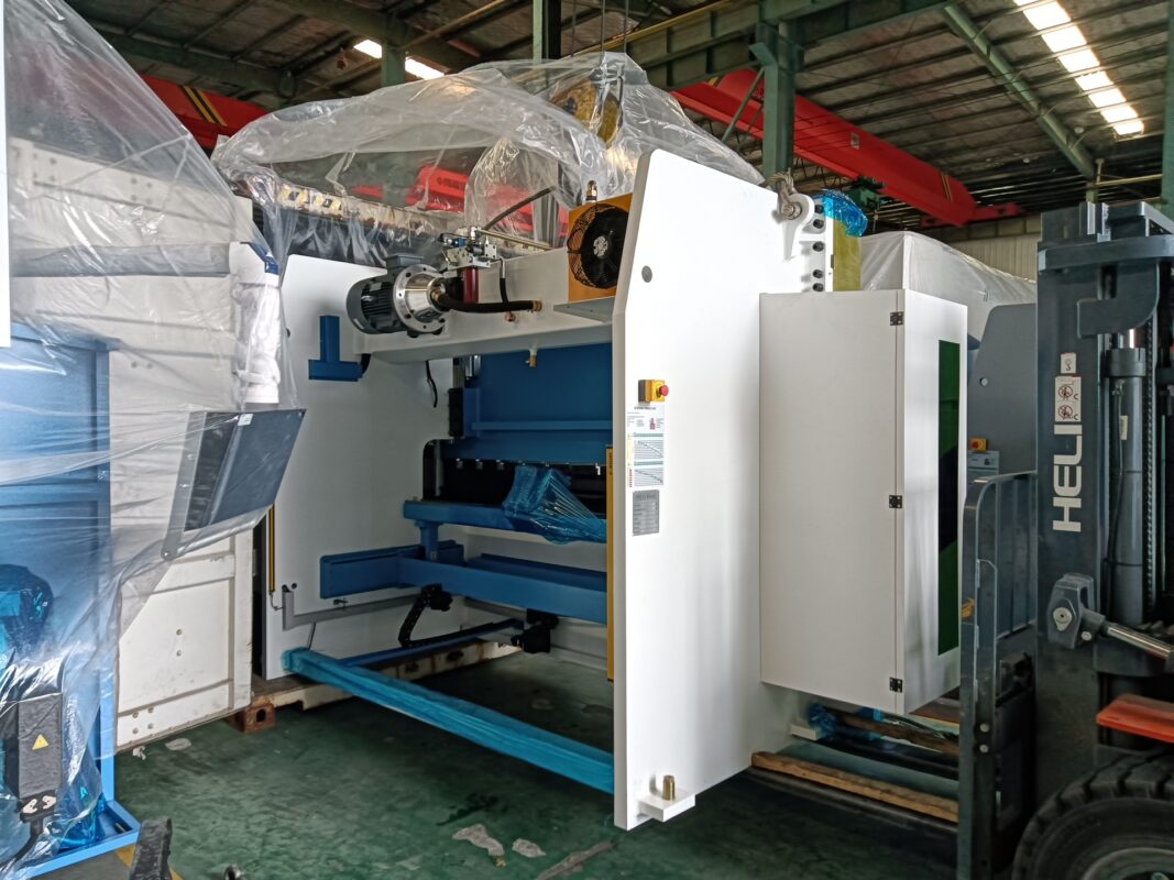 Brazylia – 2 zestawy prasy krawędziowej CNC WE67K-170T3200