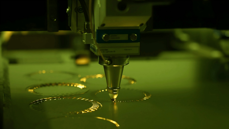 Machines de découpe laser dans l'industrie électronique : en vaut-il la peine ?