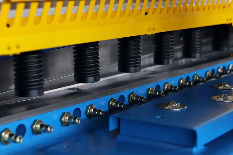 Como funcionam as máquinas de corte na fabricação de máquinas pesadas?