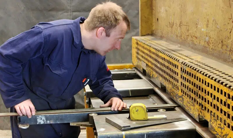 ¿Cómo se utilizan las cizallas en la industria de la construcción?