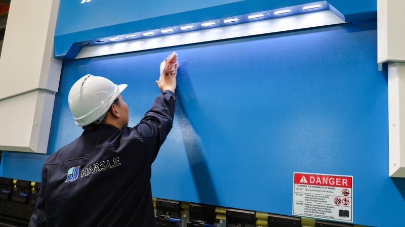 Como as prensas dobradeiras ajudam na fabricação de equipamentos de segurança?