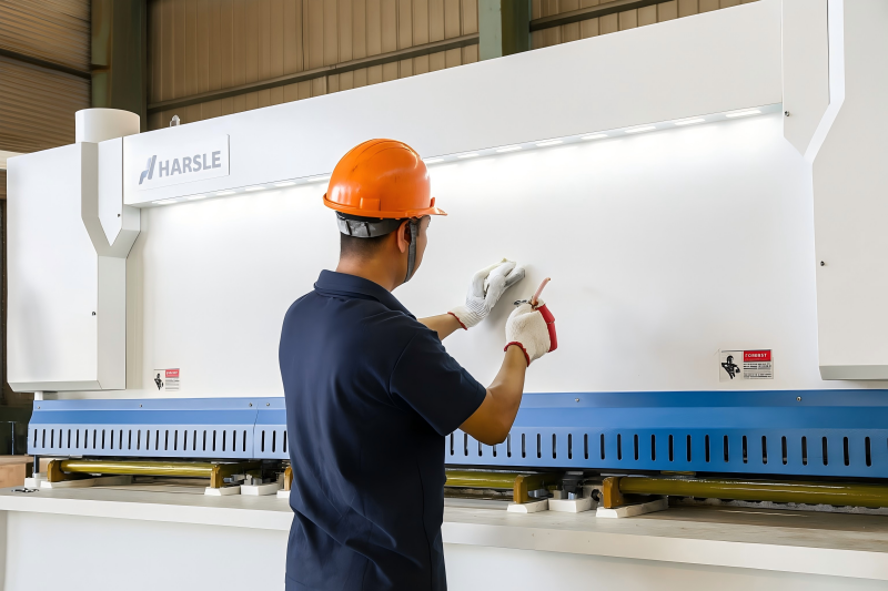 Como funcionam as máquinas de corte na fabricação de máquinas pesadas?