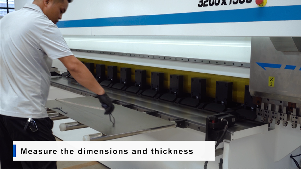 Como operar a máquina de ranhura vertical em V com eficiência?