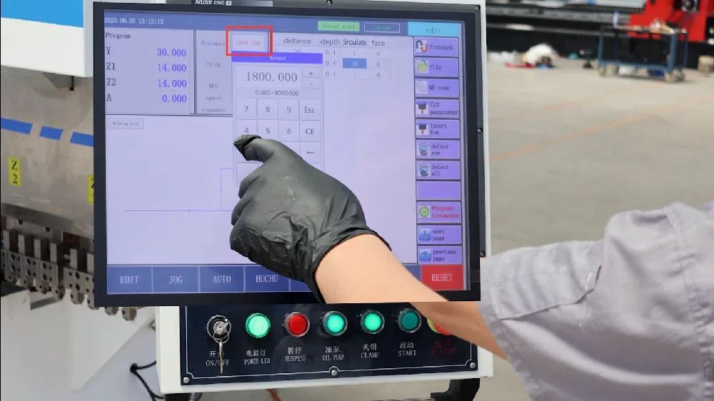 Come utilizzare in modo efficiente la macchina per scanalature verticali a V?