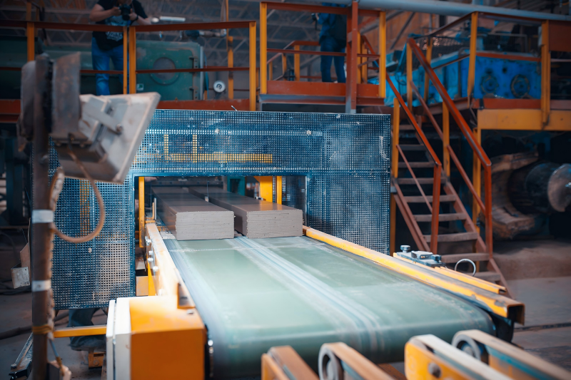 Jakie są korzyści ze stosowania pras hydraulicznych w produkcji ceramiki?