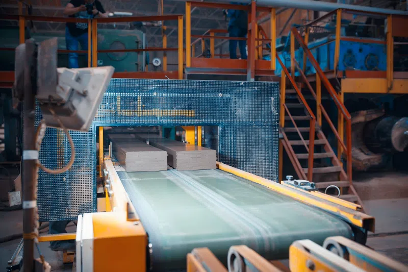 Jakie są korzyści ze stosowania pras hydraulicznych w produkcji ceramiki?