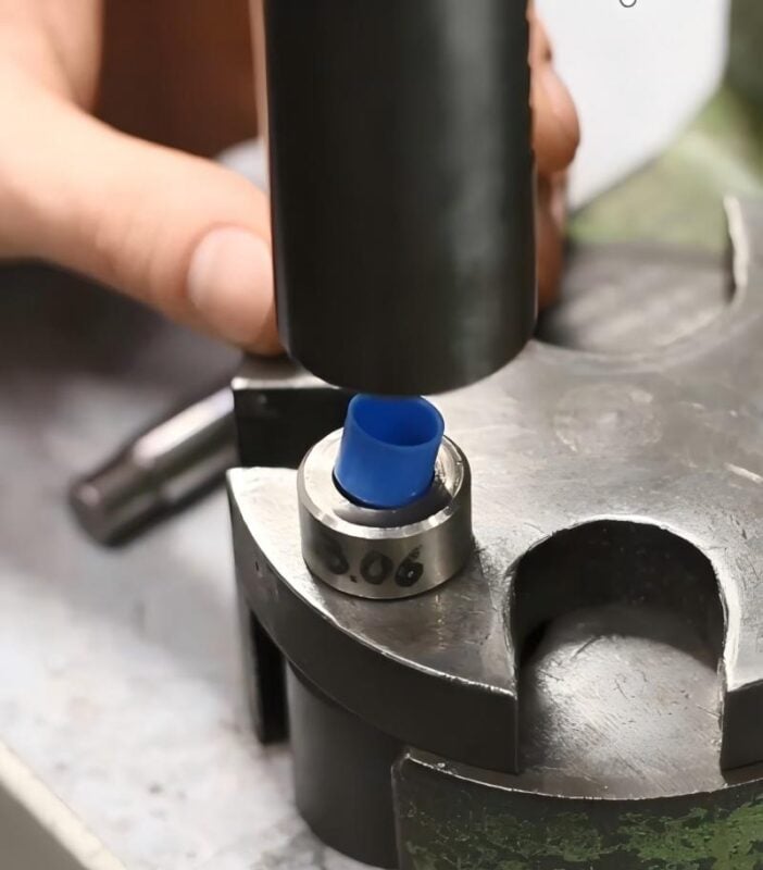 Por que usar prensas hidráulicas na fabricação de equipamentos agrícolas?