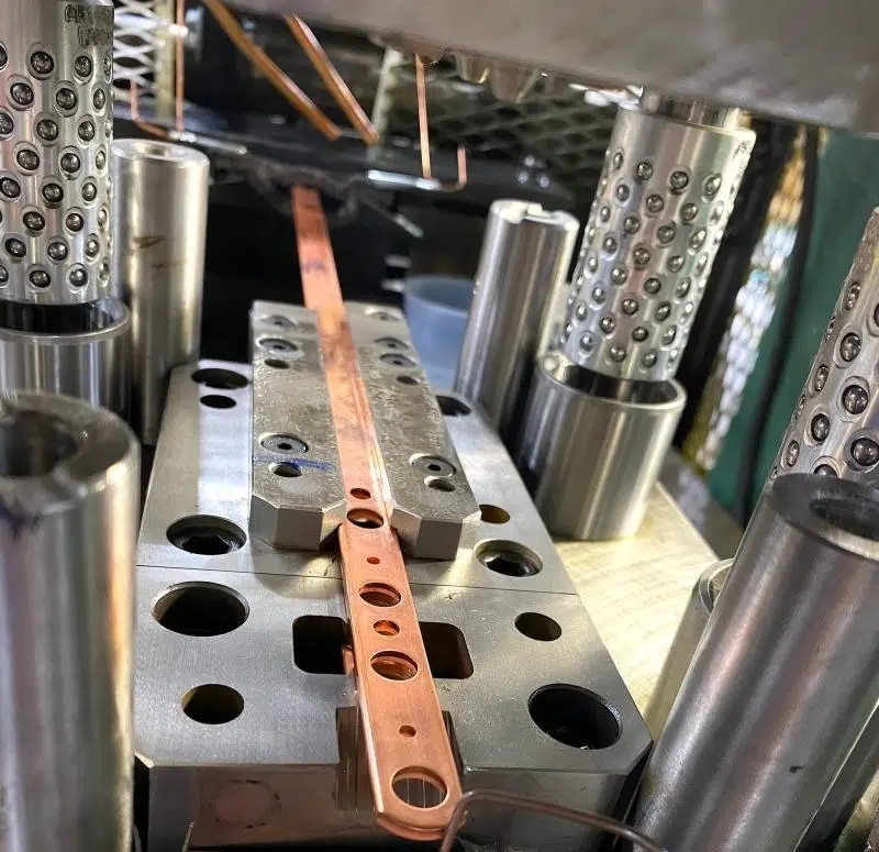 Presse hydraulique dans l'industrie électrique