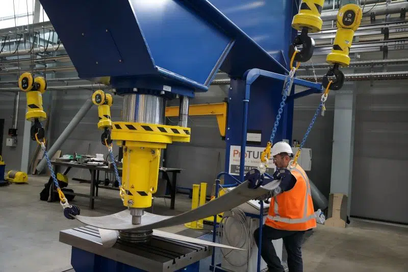 How Do Hydraulic Presses in Shipbuilding Industry Improve Efficiency?