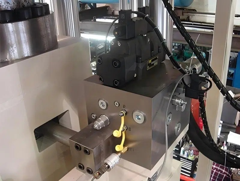 Optimierung der Zykluszeit mit hydraulischer Steuerung