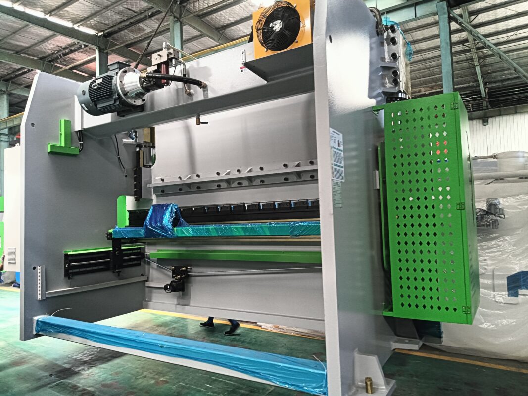 Prensa plegadora CNC Paraguay-WE67K-300T4000