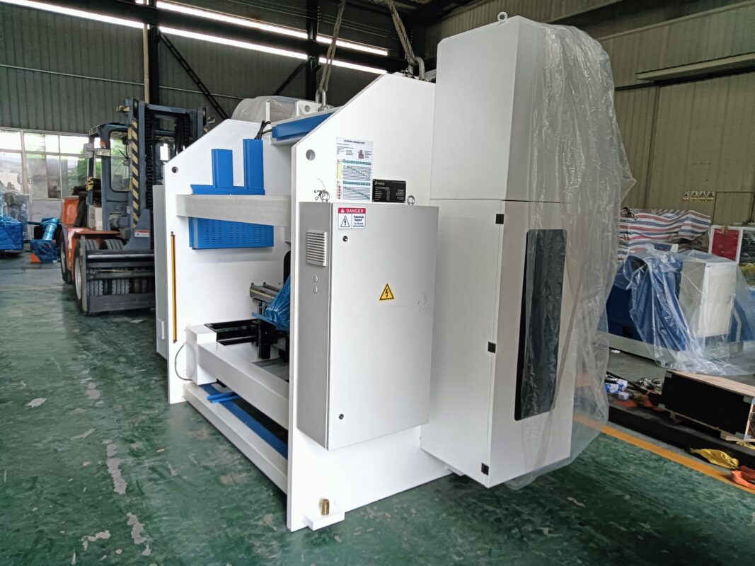 Presse plieuse électrique Poland-EP-100T2500