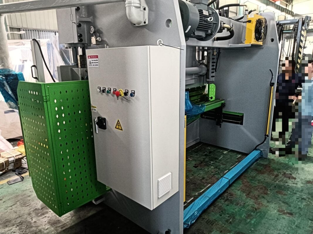 Brasilien-WC67K-200T3200 Abkantpresse