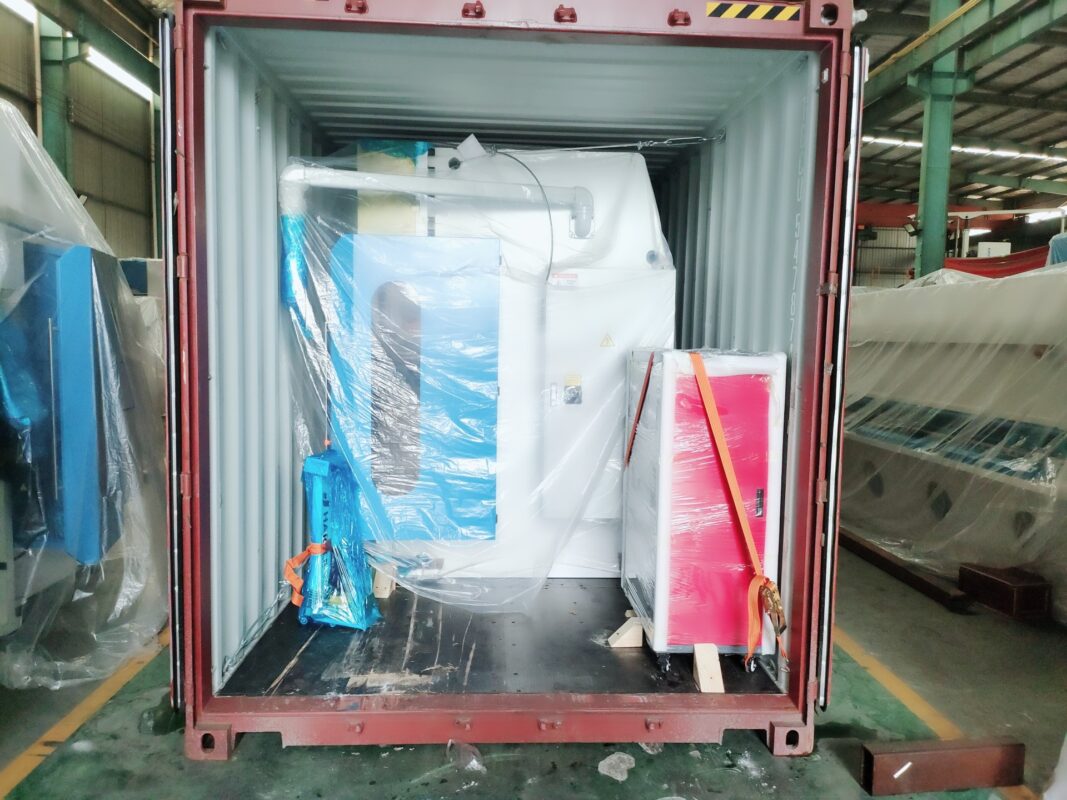 Lettland-WE67K-250T3200 CNC-Abkantpresse