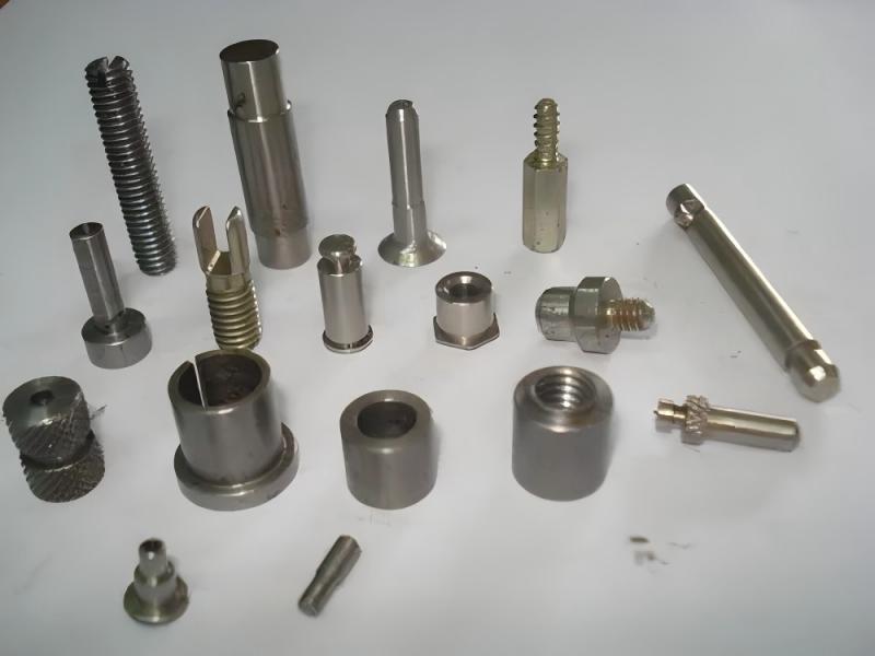 ¿Qué beneficios brindan las máquinas laminadoras en la fabricación de equipos eléctricos?