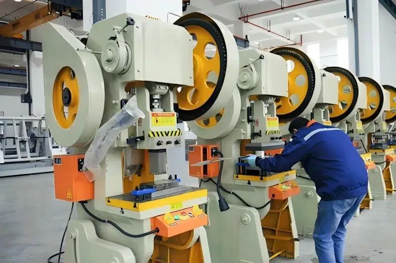 Poinçonneuses dans l'industrie du meuble