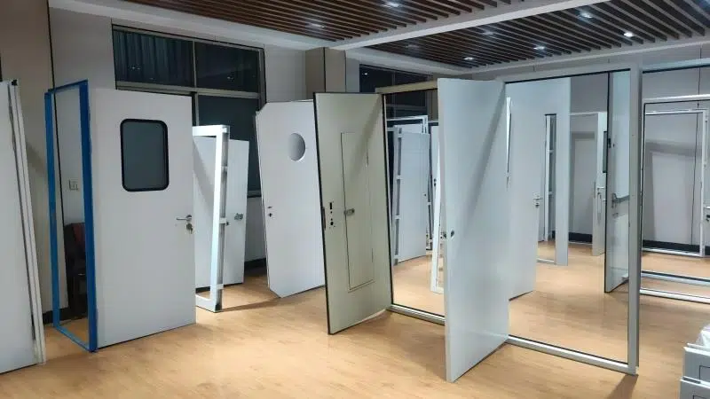 Pourquoi utiliser une cintreuse de panneaux dans la production de portes et fenêtres métalliques ?