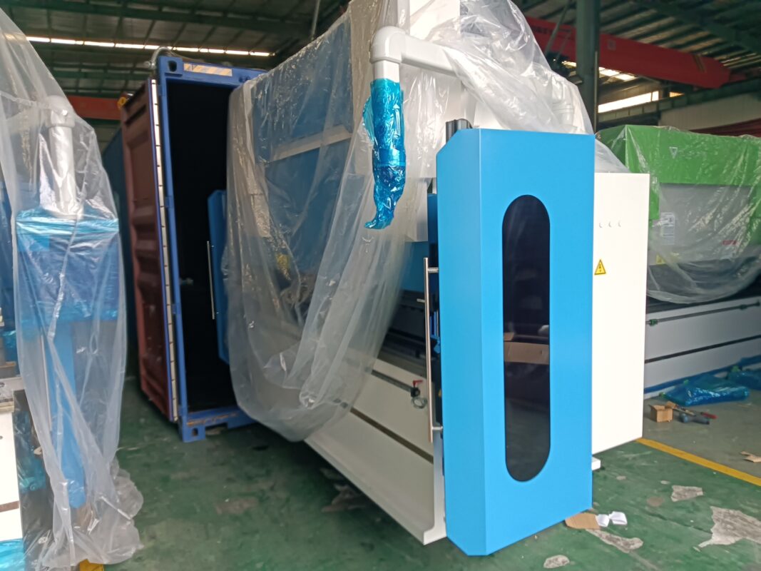 روسيا-WE67K-250T3200 مكبس فرامل CNC