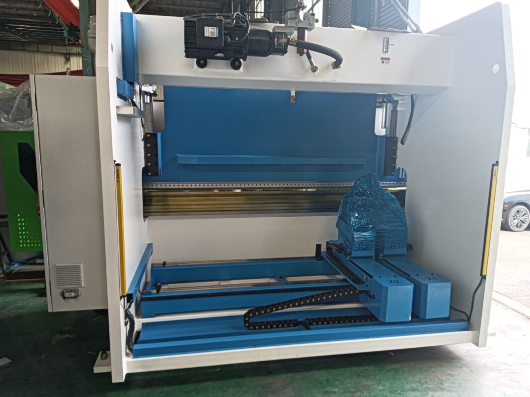 روسيا-WE67K-250T3200 مكبس فرامل CNC