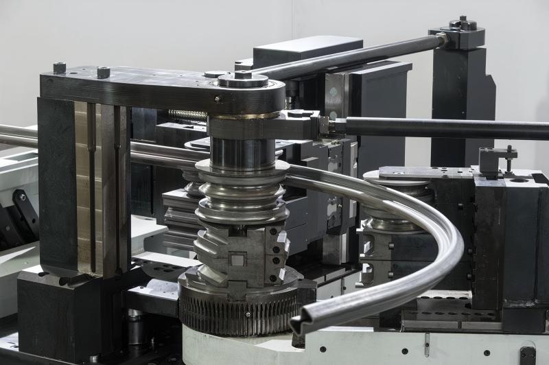 Dobladoras de tubos en la ingeniería de la construcción