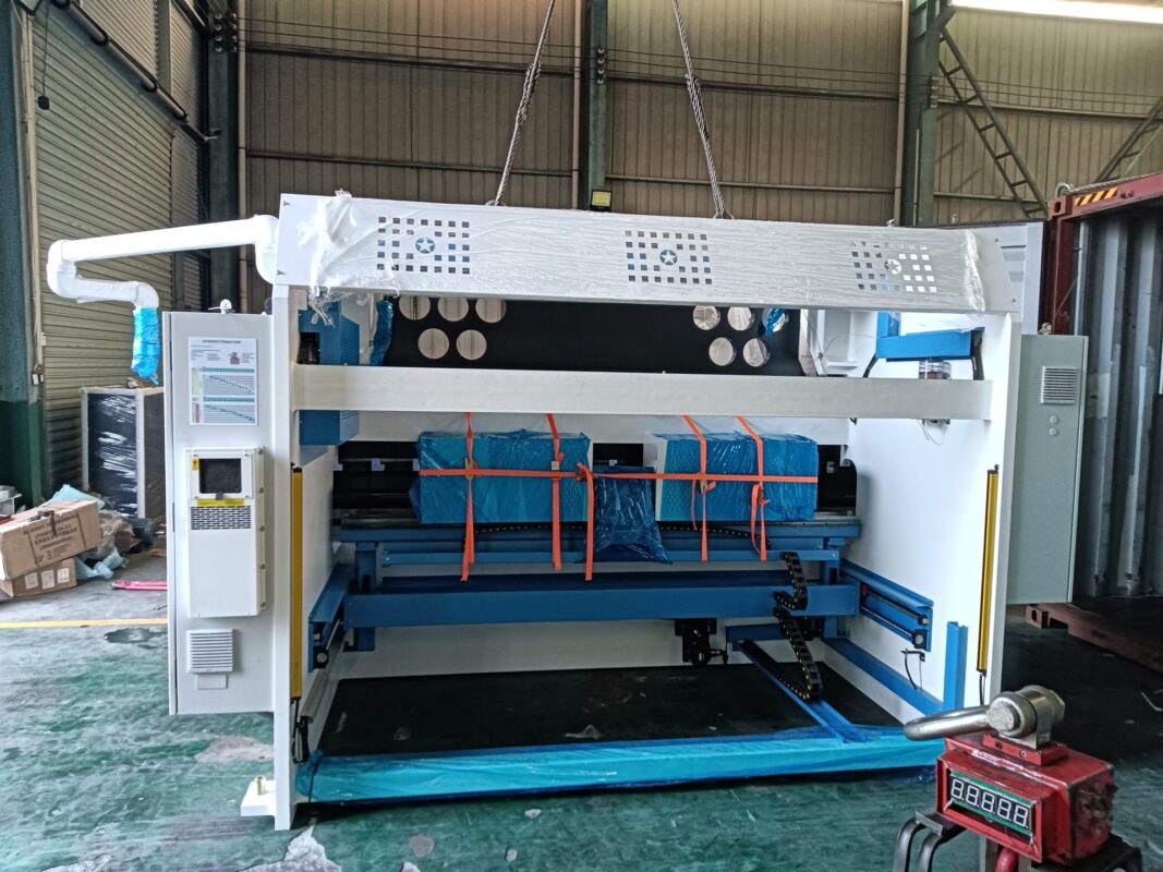 Presse plieuse électrique UAE-EP-100T3200
