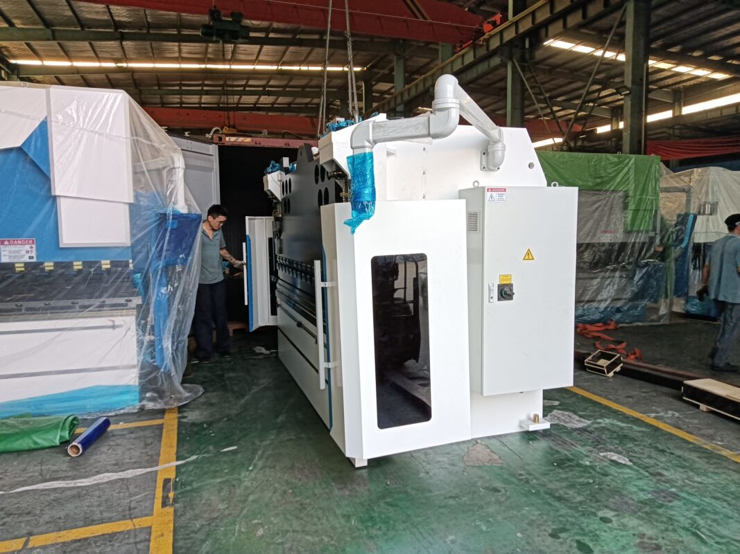 Presse plieuse électrique UAE-EP-100T3200