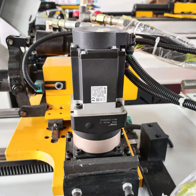 Jak rozwiązywać problemy z alarmami serwomotorów w giętarkach do rur CNC?