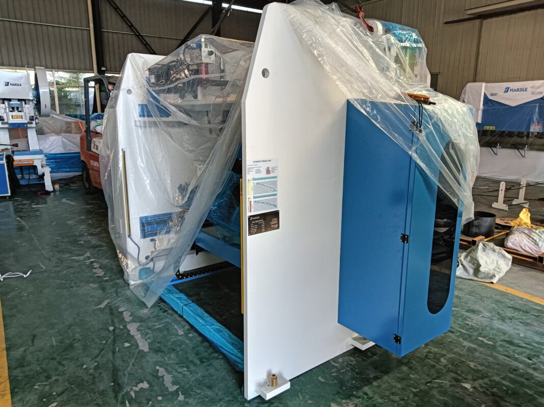 Sri Lanka-WE67K-80T2500 Pressa piegatrice CNC