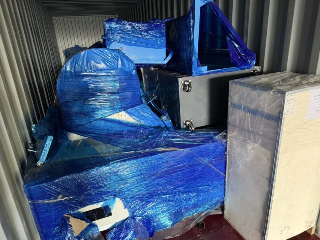 ماكينة قطع بالليزر ألبانيا-HST-6000W-3015