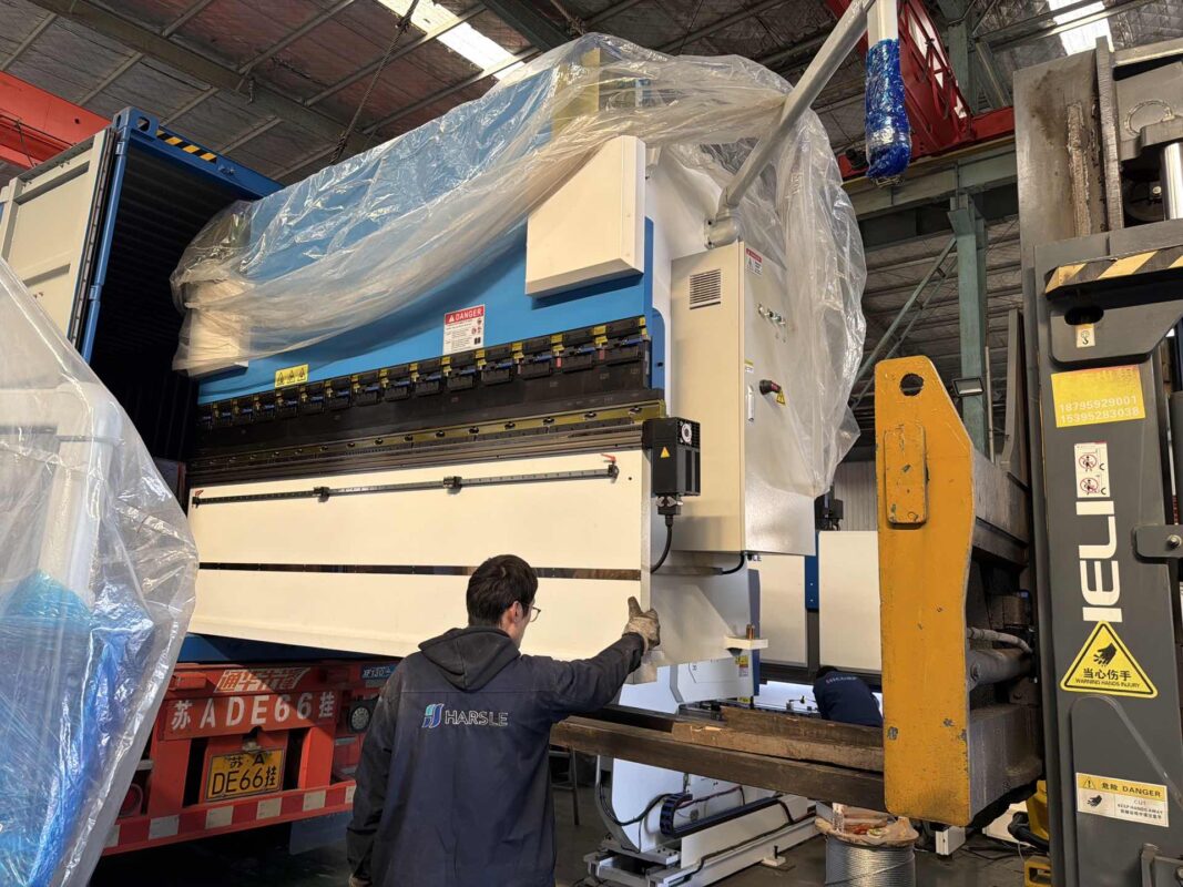 ماكينة قطع بالليزر ألبانيا-HST-6000W-3015