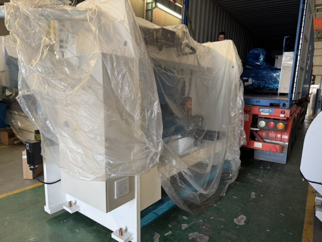 ماكينة قطع بالليزر ألبانيا-HST-6000W-3015