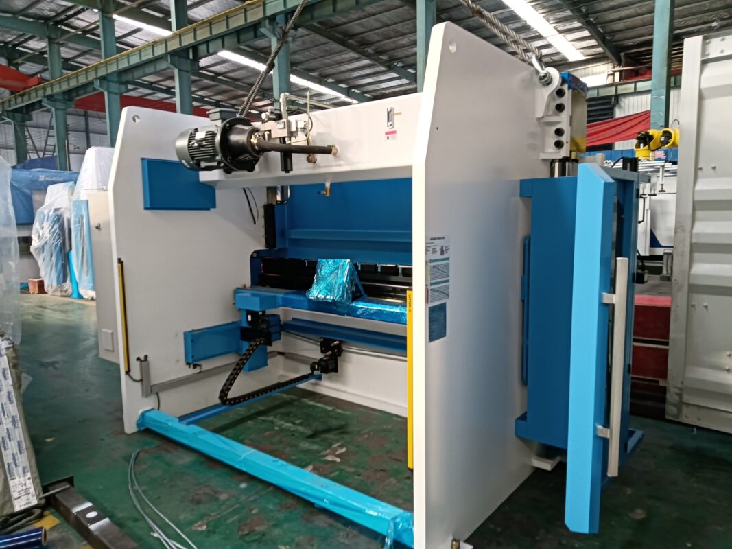 Brazil-WE67K-220T3200 CNC Press Brake
