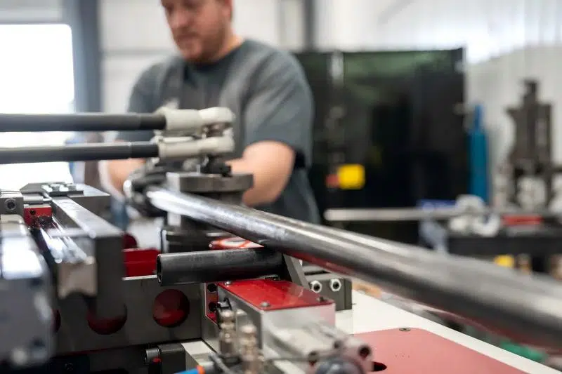 Comment réparer les paramètres de programme perdus dans les cintreuses de tubes CNC ?