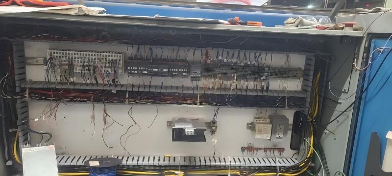 Maintenance de l'armoire de cintreuse de tubes