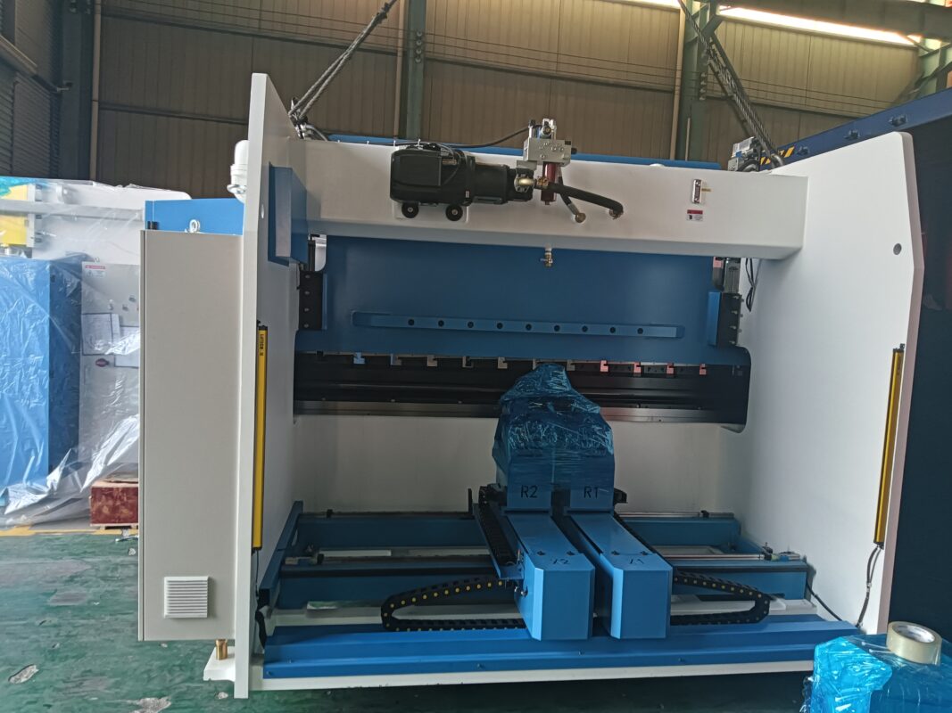 Pressa piegatrice CNC USA-WE67K-130T3200