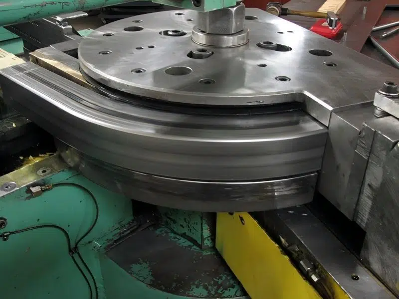 Vibrations anormales dans les cintreuses de tubes