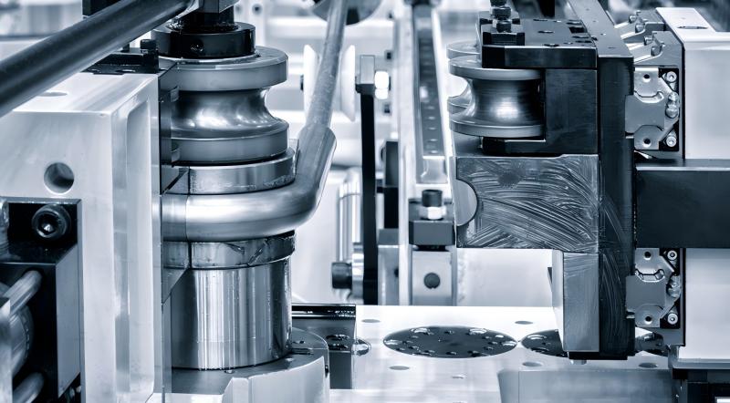 Comment résoudre rapidement un problème de changement d'outil sur une cintreuse de tubes ?