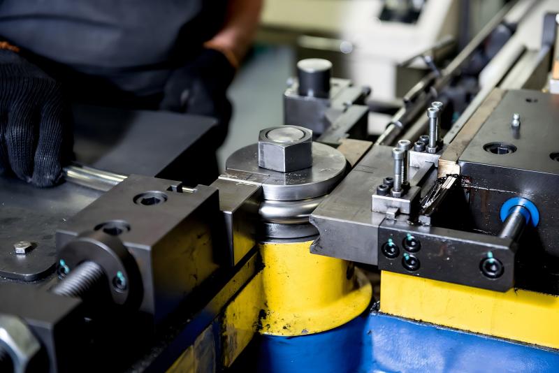 Cómo crear un registro de mantenimiento eficaz de la dobladora de tubos