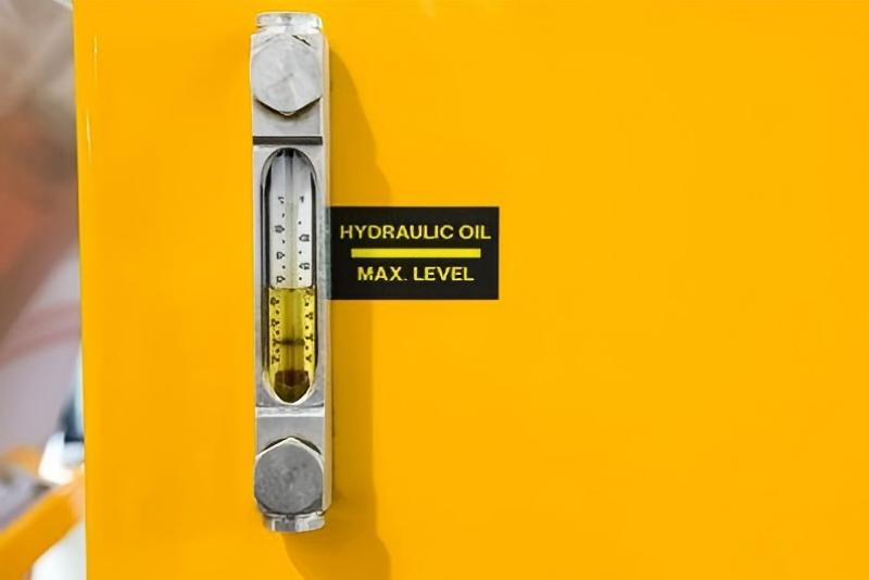 Manutenção do sistema hidráulico da prensa dobradeira