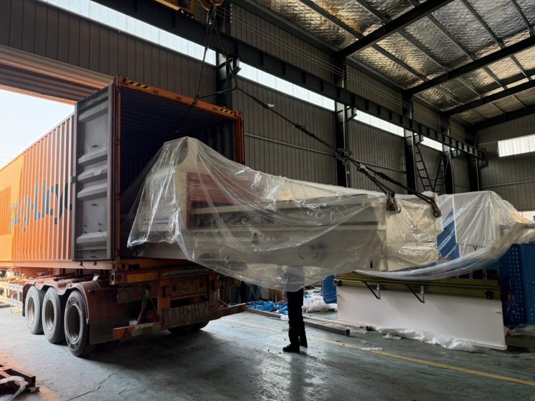 Итальянский станок для нарезания канавок HSKC-1250/4000 V