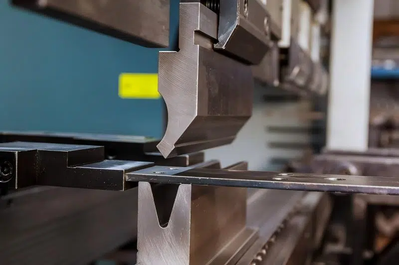 Hydraulikölwechsel bei Abkantpressen: Wie oft ist genug?