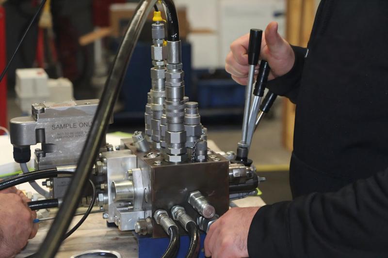 Comment résoudre les problèmes de basse pression d'une presse plieuse ?